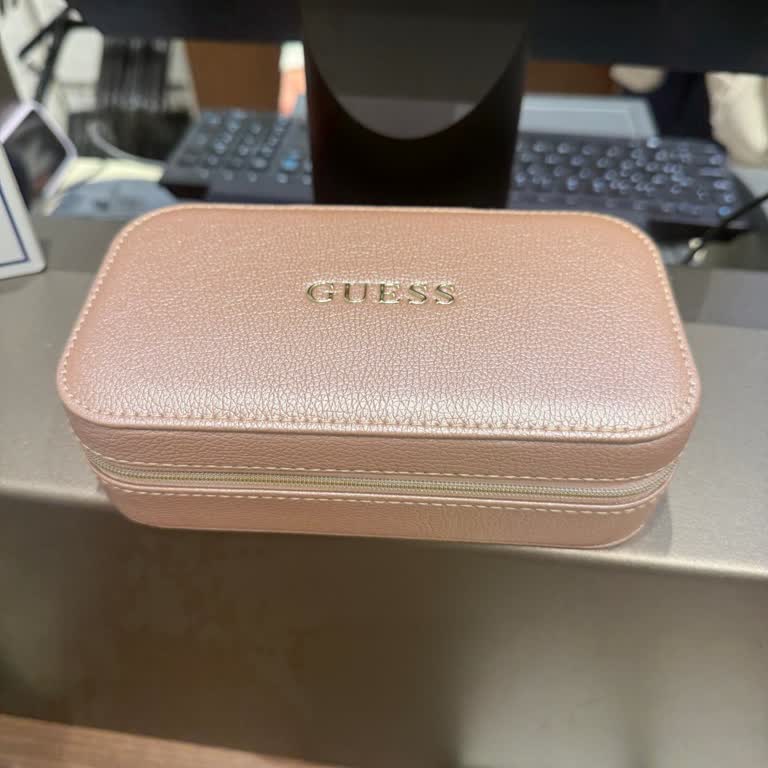 Guess Yanıltıcı Reklam: 5000 TL Üzeri Takı Alışverişinde Hediye Kutu Verilmedi!