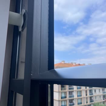 Kalıcı Çözüm Bekleyen Cam Balkon Sistemindeki Sürekli Açılıp Kapanma Sorunu