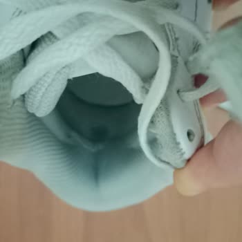 Nike Kadın Ayakkabısında Kısa Sürede Çizgi Ve Açılma Sorunu Fotoğraf İncelemesi Reddedildi