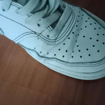 Nike Kadın Ayakkabısında Kısa Sürede Çizgi Ve Açılma Sorunu Fotoğraf İncelemesi Reddedildi