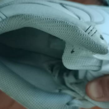 Nike Kadın Ayakkabısında Kısa Sürede Çizgi Ve Açılma Sorunu Fotoğraf İncelemesi Reddedildi