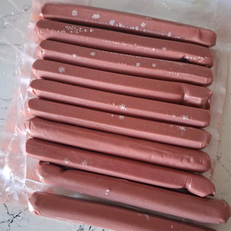 Küflü Hindi Sosis: Son Tüketim Tarihi Geçmemiş Olmasına Rağmen Sağlık Riski