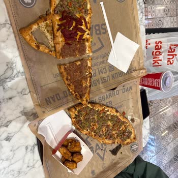 Sbarro Westpark Şubesinde Kaşarsız Pide, Eksik İçecek Ve Saygısız Çalışan Tavrı