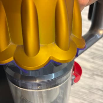 Garanti Kapsamındaki Dyson Süpürgemde Plastik Soyulma Ve Çekiş Gücü Azaldı