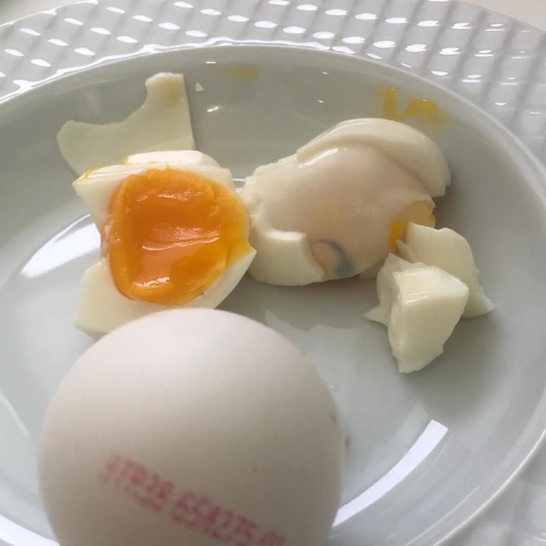 Şok Market Yumurtasında Çocukları Endişelendiren Embriyo Benzeri Cisim