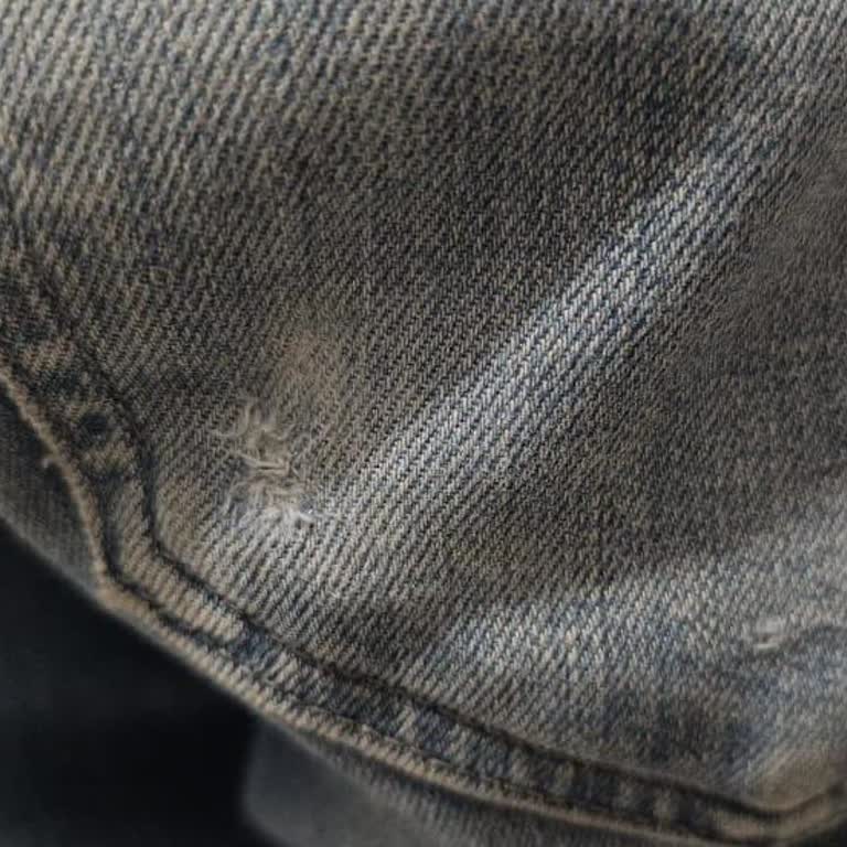 Mavi Pantolonun Arka Cephedeki Delik Ve Diz Renk Atması Nedeniyle Ürün Çeki Veya Değişim Talebi