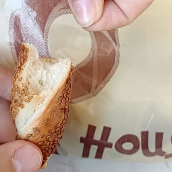 Kıl İçeren Simitte Hijyen Sorunu Ve Tam İade Talebi