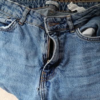 Adıyaman DeFacto Mağazasından Kot Pantolonun Üç Yıkamada Yırtılması Ve Bel Kıvrımının Eskimesi