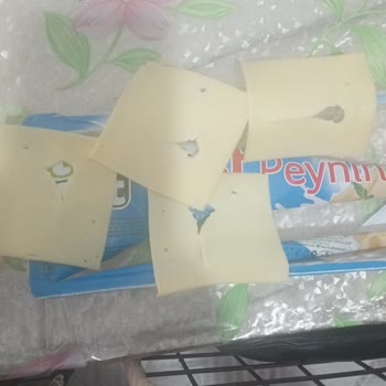 Dilimli Kaşar Peynirinde Ortadaki Delik Ve Yapışkan Doku, Hijyen Endişesi