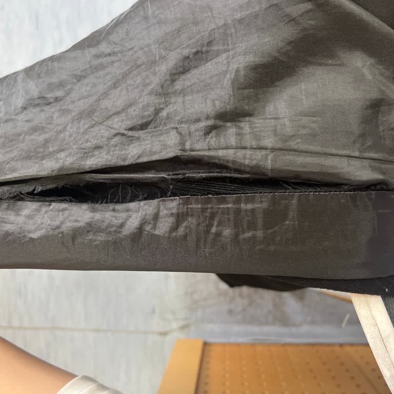 Koton Kabanının İç Astarı Hızlıca Yırtıldı