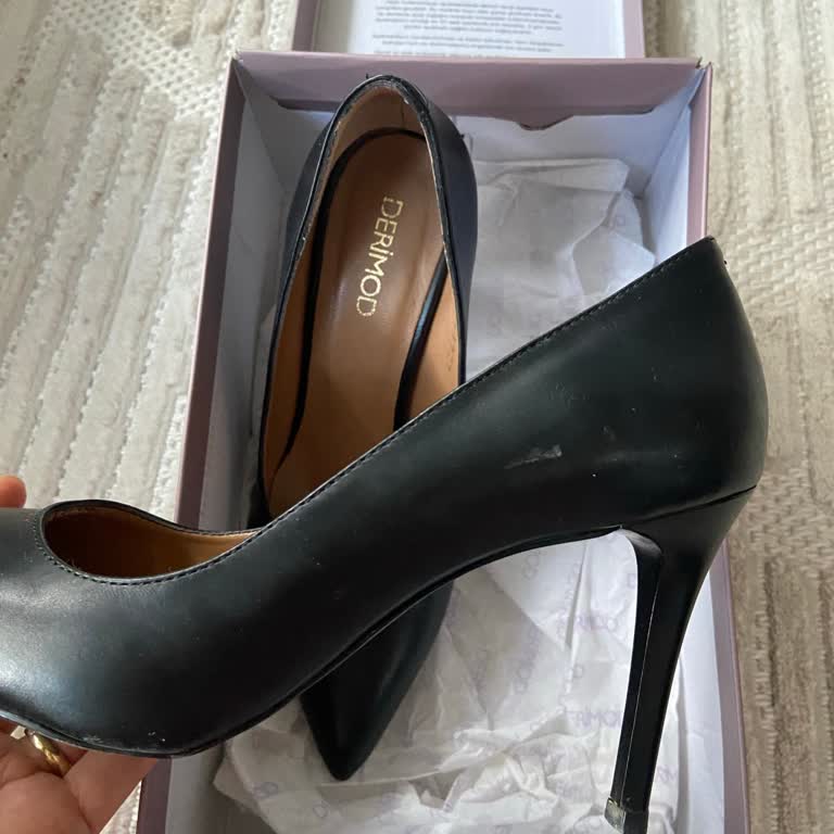 Derimod Stiletto Ayıplı: Beyaz Leke Ve Değişim İsteği