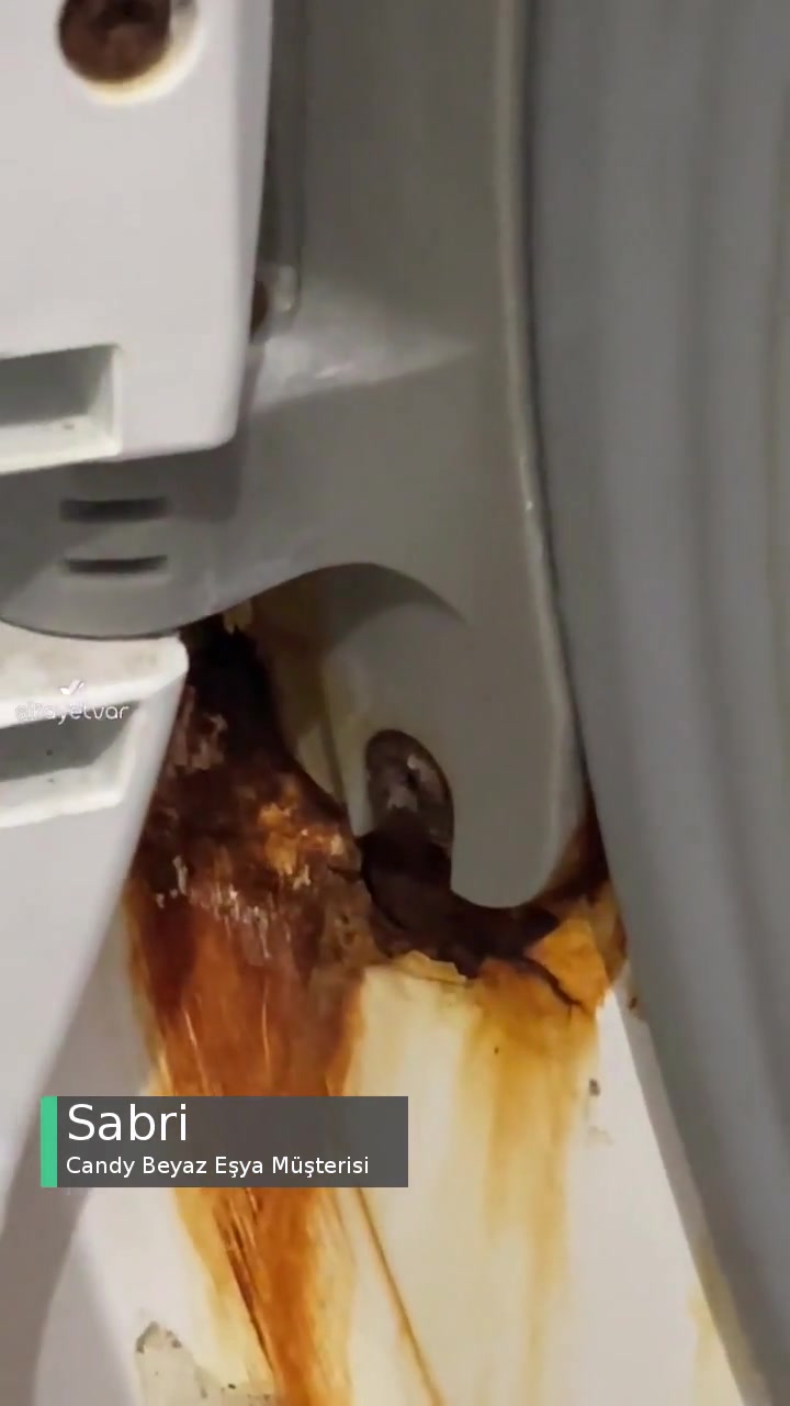 Candy Makinenin Kenarlarından Su Sızması Sonucu Paslanmalar Oluyor! videonun kapak resmi