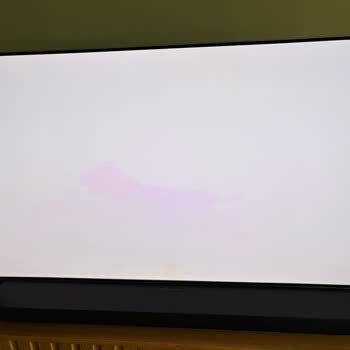 Samsung S95B QD-OLED Televizyonunda Renk Düzensizliği Ve Ücretsiz Panel Değişimi Talebi!