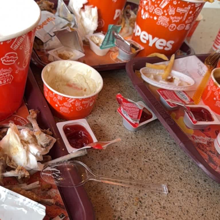KFC Gravy Sos Stokları Yetersiz, Müşterilere Eşit Dağıtılmıyor!