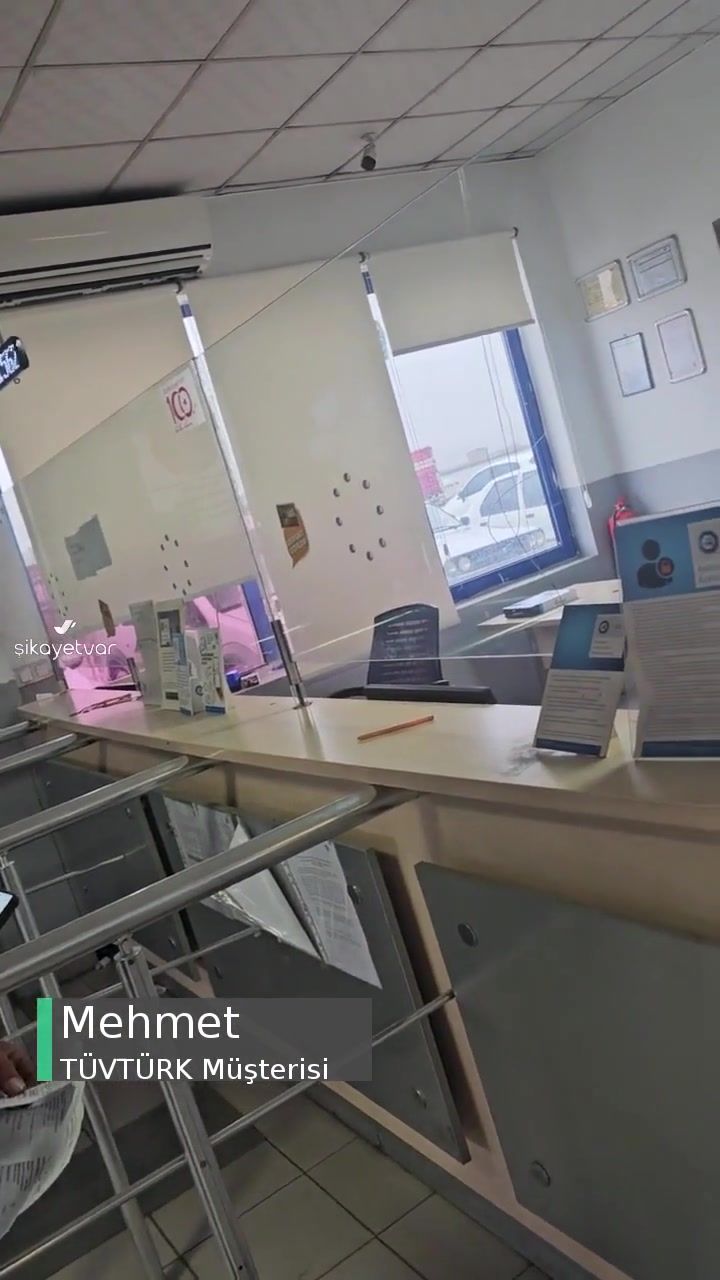 Tüvtürk 30 Dakikadır Vezne Gelmedi, Bekliyoruz, Paramızla Rezil Oluyoruz videonun kapak resmi