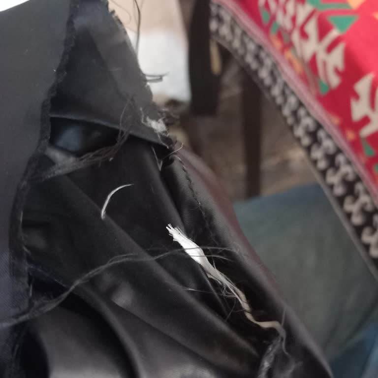 Gant Montta Yırtık Ve Kaba Personel Tavrı!