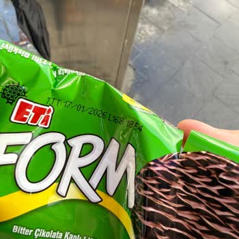 Eti Form Bitter Bisküvi Üstü Pütürlü, Tatı Kötü Ve Güvenim Sarsıldı