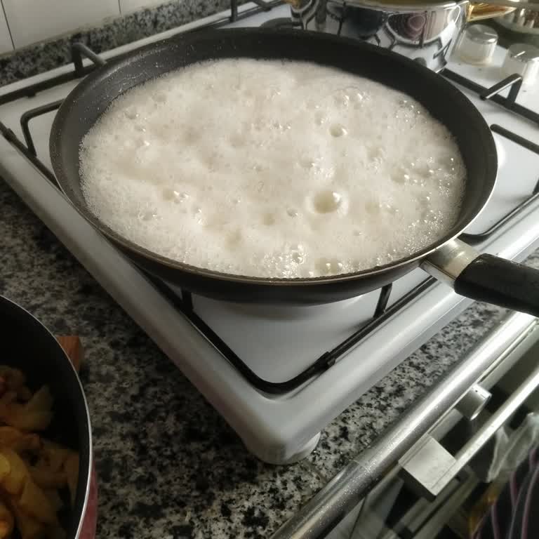 Ayçiçek Yağının Köpürmesi Tüketici Sağlığını Tehdit Ediyor