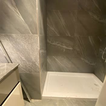 Akyapı’nın Tamir Etmediği Banyo Tesisatı Ve Eksik Duvar Kaplaması Nedeniyle Yaşanan Mağduriyet