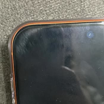 Yüksek Fiyatlı İPhone 17 Pro’da Kasada Çizik Ve Renk Değişimi, Değişim Talebi