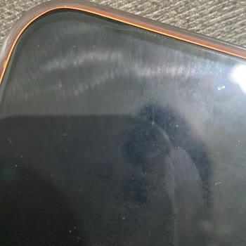 Yüksek Fiyatlı İPhone 17 Pro’da Kasada Çizik Ve Renk Değişimi, Değişim Talebi