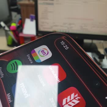 Yüksek Fiyatlı İPhone 17 Pro’da Kasada Çizik Ve Renk Değişimi, Değişim Talebi