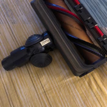 Dyson Gen5 Halı Süpürme Başlığı Garanti Süresi Bitince Kendiliğinden Koptu