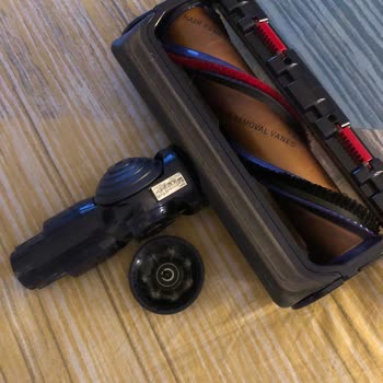 Dyson Gen5 Halı Süpürme Başlığı Garanti Süresi Bitince Kendiliğinden Koptu