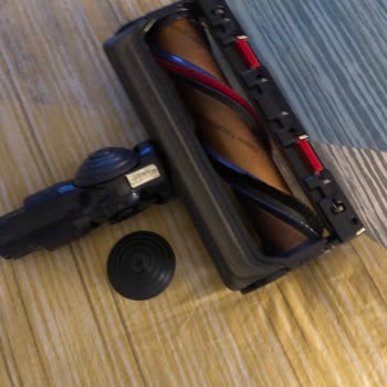 Dyson Gen5 Halı Süpürme Başlığı Garanti Süresi Bitince Kendiliğinden Koptu