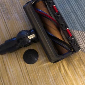 Dyson Gen5 Halı Süpürme Başlığı Garanti Süresi Bitince Kendiliğinden Koptu