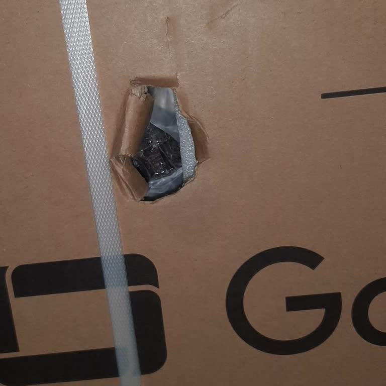 Kargodaki Hasarlı Kutu Nedeniyle 20 Bin TL Değerinde Televizyon Kırıldı Ve Tazmin Süreci Uzuyor