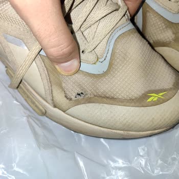 Reebok Ayakkabısında Kısa Sürede Açılma Ve Deformasyon, Yapay Zeka İncelemesiyle Reddedildi