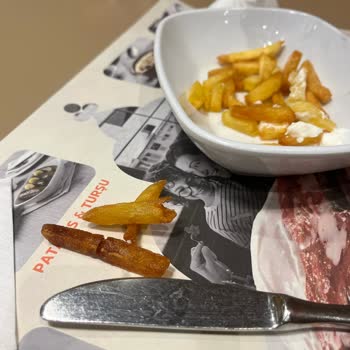 HD İskender Şubesinde Çocuk Servisi Ve Yanık Patates Kızartması Sorunları