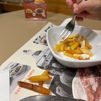 HD İskender Şubesinde Çocuk Servisi Ve Yanık Patates Kızartması Sorunları