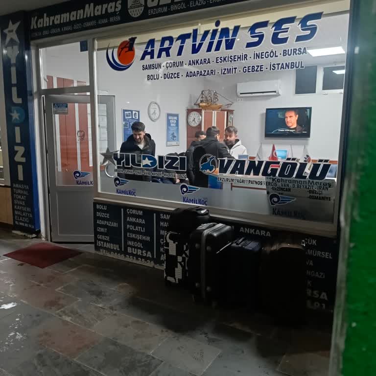 Yazıhanedeki Çalışanın Saygısız Tutumu Ve Yağmur Altında Bekletilme