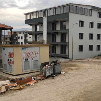 Menemen Belediyesi 1321 Sokakta Çöp Konteynerleri Yetersiz Ve Kötü Koku Şikayeti