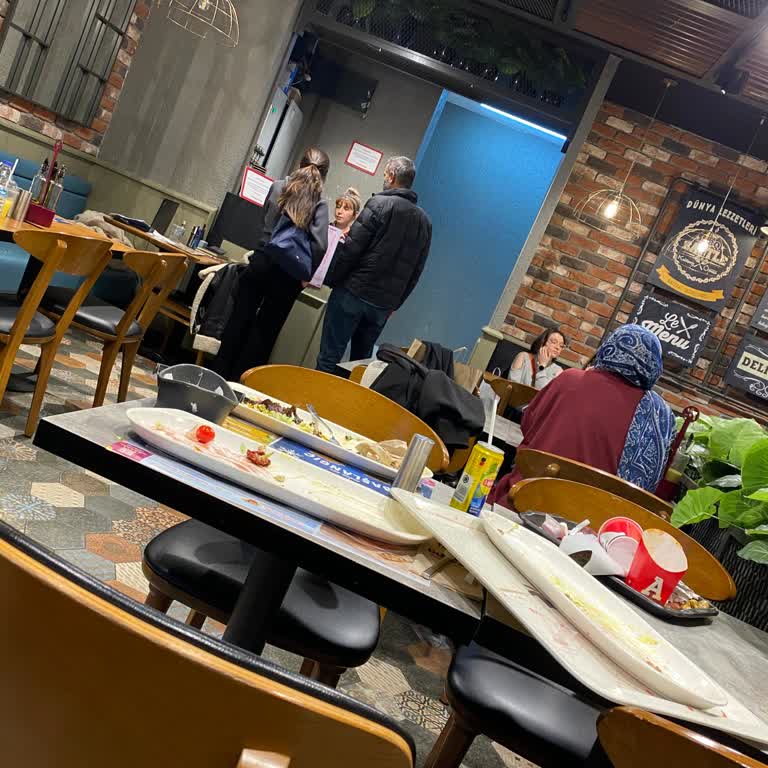 Yarım Saat Beklemenin Sonucu Sipariş Ve Hizmet Yokluğu