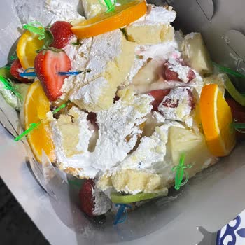 Geç Gelen Ve Paramparça Pasta İçin Sorumluluk Reddi