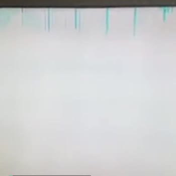 Samsung Au7100 70” TV Ekran Üst Kısmında Renk Çizgisi
