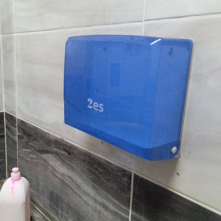 Menemen Devlet Hastanesi Acil Ve Polikliniklerde Tek Doktor, Kirli Lavabolar Ve Eski Tesis