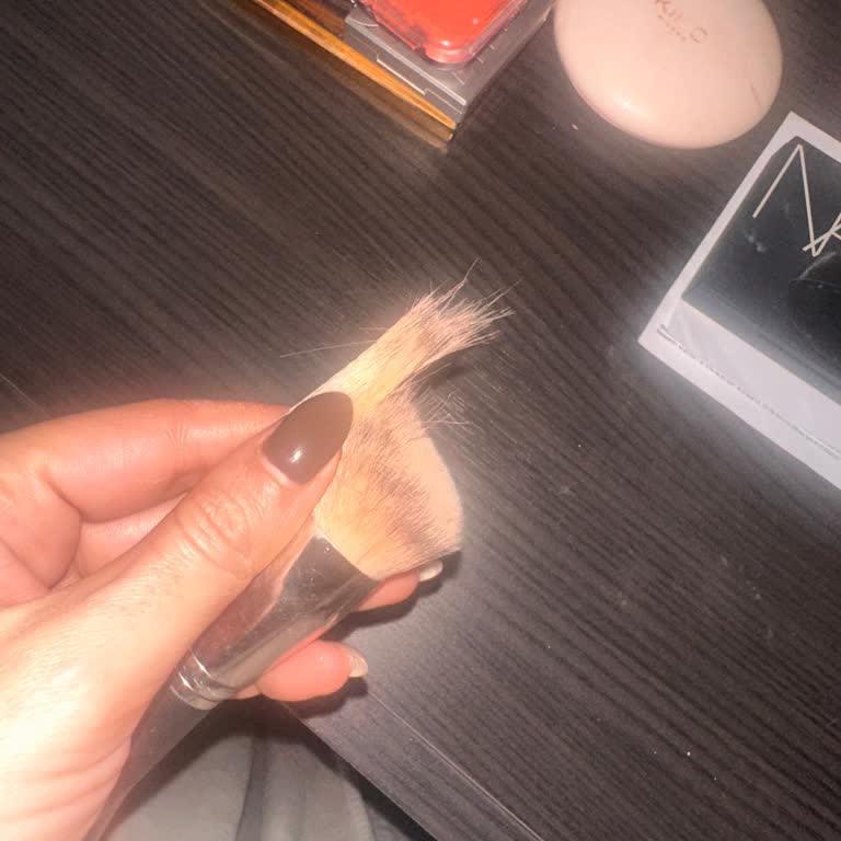 Mac Kozmetik Fondöten Fırçasında Aşırı Kıl Dökülmesi Ve Mağaza İlgisizliği