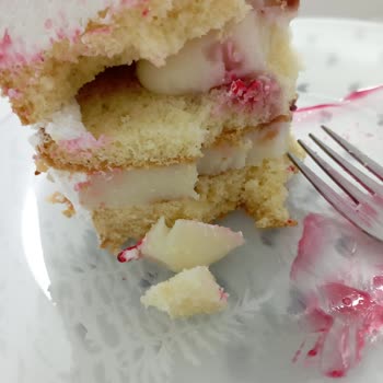 Tekirdağ Saray Şubesinde Bayat Ve Kalitesiz Pasta Deneyimi