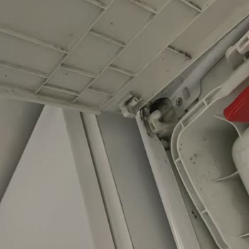 11.000 TL’lik Servis Ücretine Karşı Hâlâ Kırık Ve Islak Kurutma Makinesi