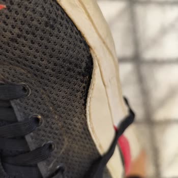 Ayakkabının Bağcık Kısmındaki Hızlı Yıpranma Ve Değişim Talebi