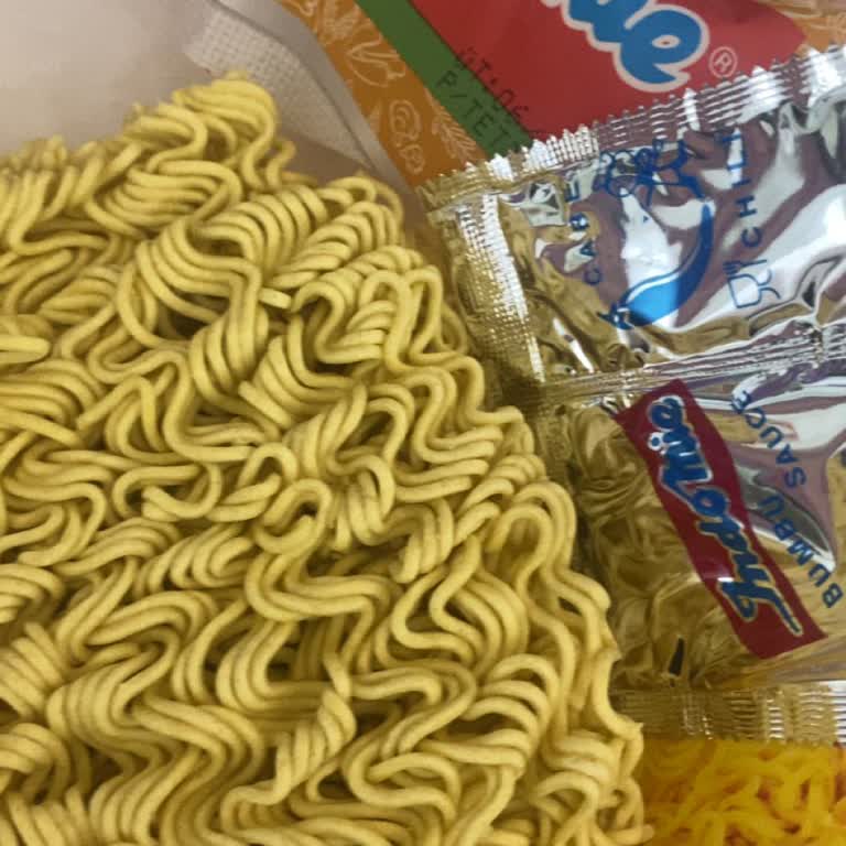 İndomie Köri Soslu Noodle’da Yağ Sosu Poşeti Eksik