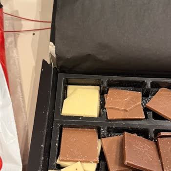 Aras Kargo’dan Gelen Çikolata Paketi Hasar Görmüş Ve Teslimat Bilgileri Gerçeği Yansıtmıyor