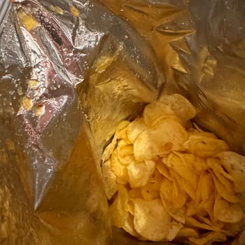 Cips Paketi İçindeki Aşırı Sıvı Yağ Çocuğumun Eli Bulaştı