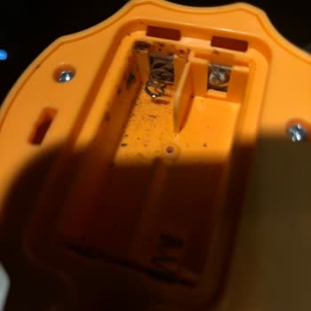 ebebek'ten Aldığım Oyuncakta Kimyasal Oksitlenmiş Pil, İade Reddi!