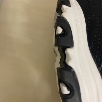 Gardrops'ta Orijinalliği Şüpheli Skechers Ayakkabı Ve İade Sürecinin Onaylanmaması