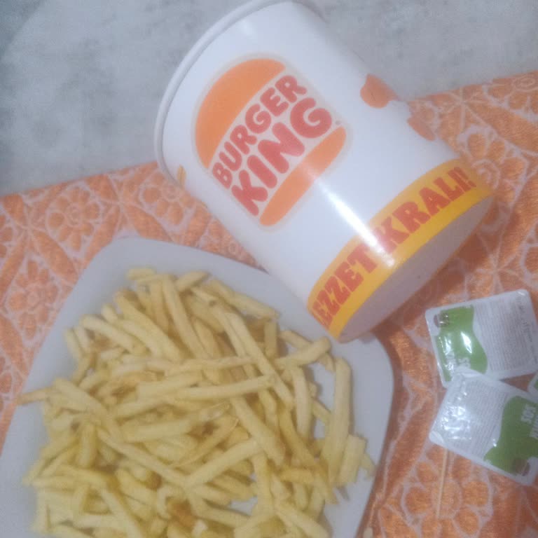 Burger King Isparta Şubesinde Somurtkan Personel Ve Bayat Patates Kızartması Şikayeti